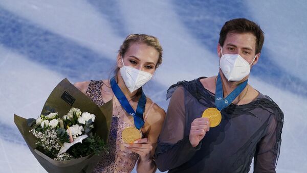 Виктория Синицина и Никита Кацалапов, завоевавшие золотые медали на соревнованиях танцевальных дуэтов на чемпионате мира по фигурному катанию в Стокгольме - Sputnik Армения