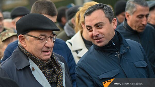 Вазген Манукян и Ишхан Сагателян на шествии оппозиции (28 марта 2021). Еревaн - Sputnik Армения