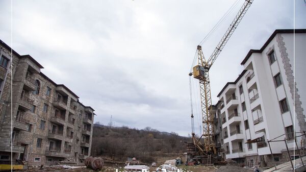 Строительство многоквартирного здания в селе Кармир Шука в Карабахе - Sputnik Армения