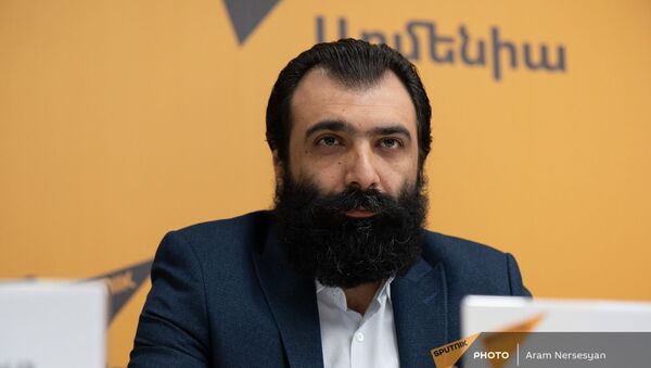 Режиссер Дживан Аветисян на пресс-конференции на тему своего нового кинопроекта Возрождение в мультимедийном пресс-центре Sputnik Армения (30 марта 2021). Еревaн - Sputnik Армения