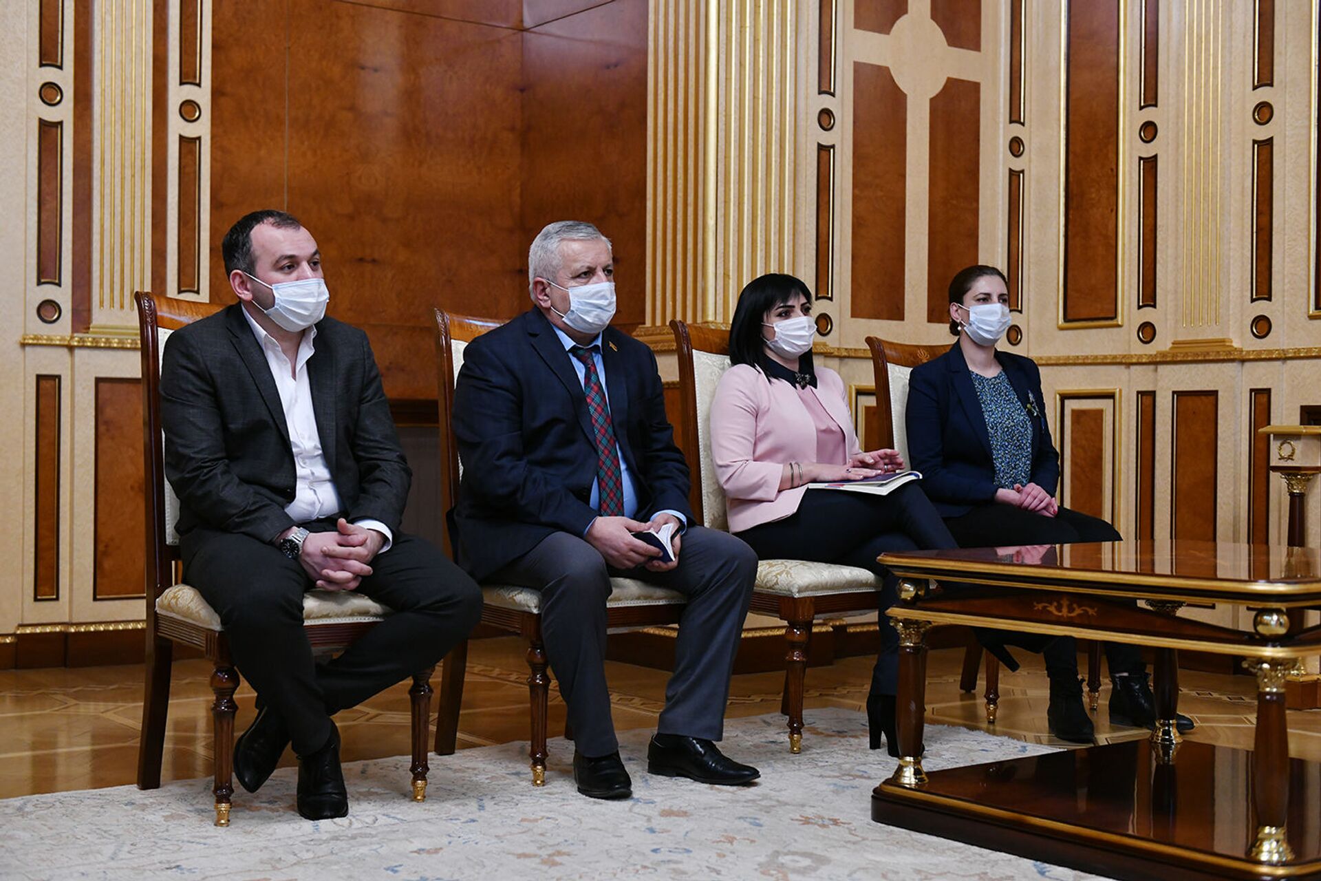 Президент Армении обсудил с группой депутатов пути выхода из внутриполитического кризиса - Sputnik Армения, 1920, 30.03.2021
