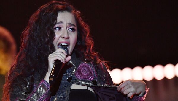 Певица Manizha во время выступления (9 марта 2021). Москвa - Sputnik Армения