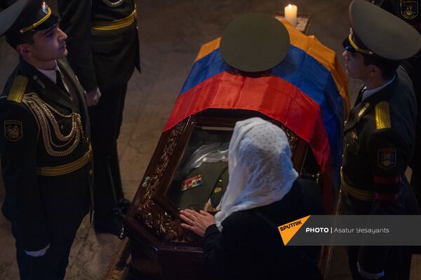 Церемония отпевания Аркадия Тер-Тадевосяна в церкви Сурб Ованнес (3 апреля 2021). Еревaн - Sputnik Армения