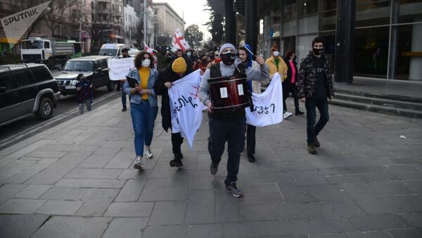 Шествие против комендантского часа и covid-ограничений в столице Грузии (3 апреля 2021). Тбилиси - Sputnik Армения
