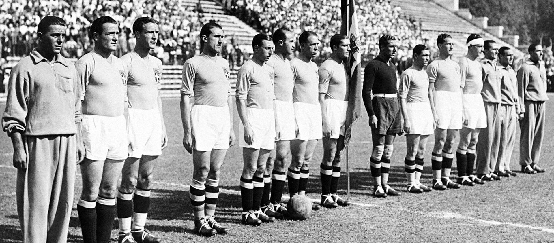 Сборная Италии по футболу перед матчем чемпионата мира 1934 года в Италии - Sputnik Армения, 1920, 18.04.2021