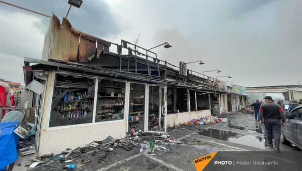 Ситуация в торговом центре Сурмалу после пожара (6 апреля 2021). Еревaн - Sputnik Արմենիա
