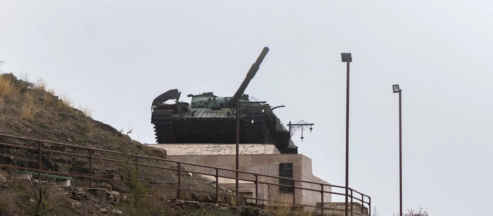 Танк Տ-72, памятник, ознаменующий победу в Шуши, Нагорный Карабах - Sputnik Армения, 1920, 29.04.2021