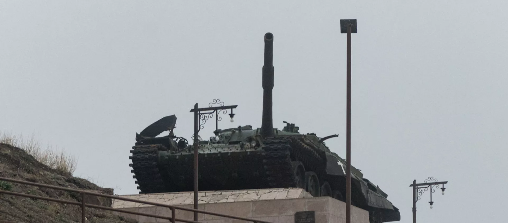 Танк Տ-72, памятник, ознаменующий победу в Шуши, Нагорный Карабах - Sputnik Армения, 1920, 06.04.2021