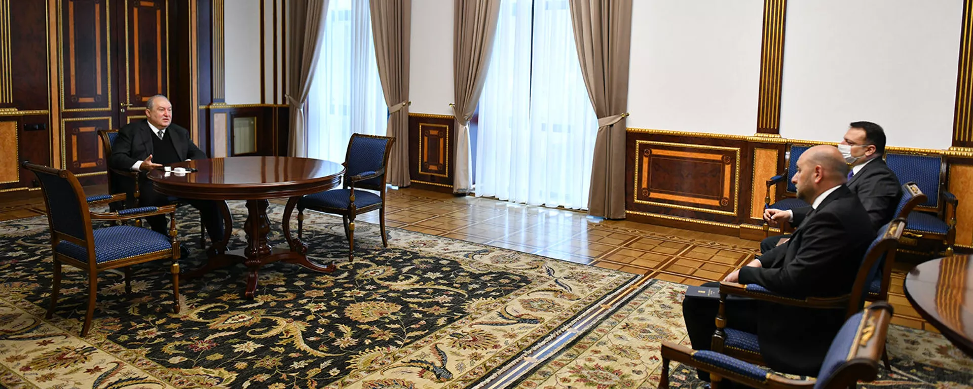 Президент Армен Саркисян принял председателя ЦБ Мартина Галстяна (6 апреля 2021). Еревaн - Sputnik Армения, 1920, 06.04.2021