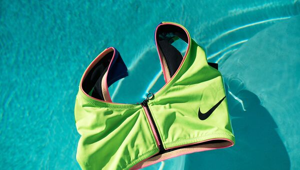Nike выпустил свою первую экологичную коллекцию купальников из переработанных материалов - Sputnik Армения