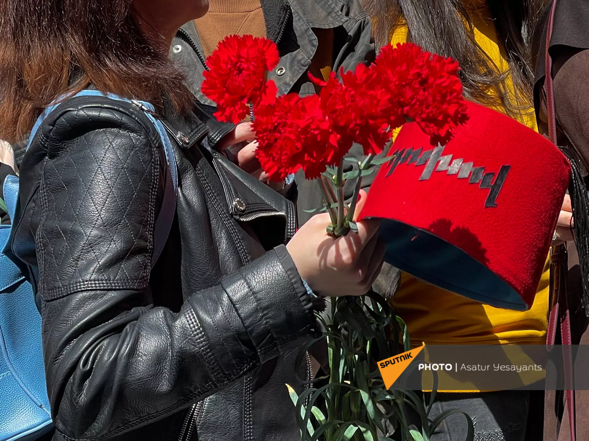 Акция протеста в Ереване: между активистками и силовиками произошла потасовка - видео Акция протеста в Ереване: между активистками и силовиками произошла потасовка - видео - Sputnik Армения, 1920, 07.04.2021