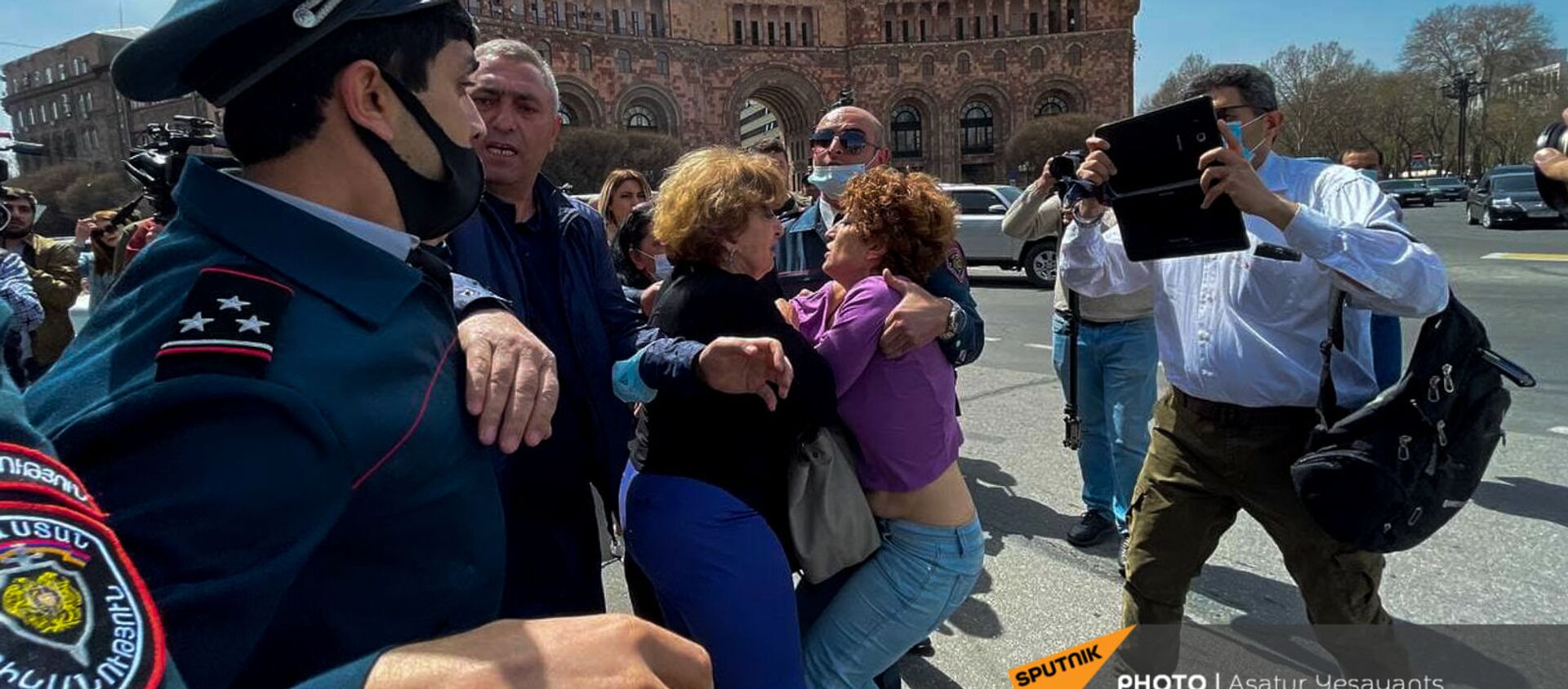 Акция протеста женщин-участниц движения ВЕТО, требующих отставки премьер-министра Пашиняна (7 апреля 2021). Еревaн - Sputnik Армения, 1920, 09.06.2021