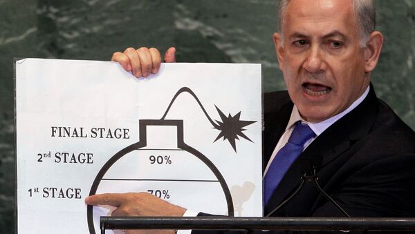 Премьер-министр Израиля Биньямин Нетаньяху демонстрирует свою озабоченность ядерными амбициями Ирана в своем выступлении на 67-й сессии Генеральной Ассамблеи ООН (27 сентября 2012). Нью-Йорк - Sputnik Армения