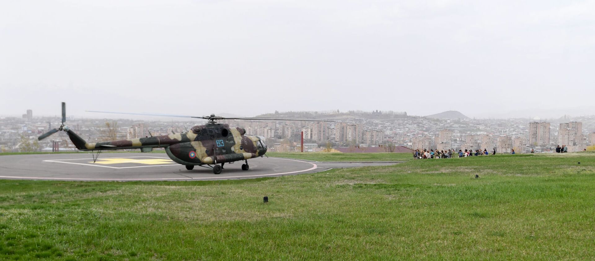 Эвакуация сотрудников МО на вертолете (9 апреля 2021). Еревaн - Sputnik Армения, 1920, 09.04.2021