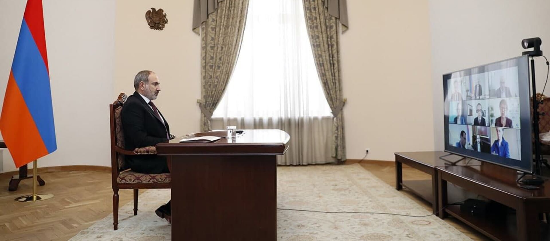 Премьер-министр Никол Пашинян провел видеозвонок с президентом Европейского банка реконструкции и развития Одилом Рино-Бассо (9 апреля 2021). Еревaн - Sputnik Արմենիա, 1920, 09.04.2021