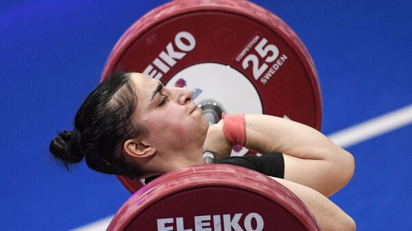 Лиана Гюрджян выступает на чемпионате Европы по тяжелой атлетике в весовой категории до 81 кг среди женщин (9 апреля 2021). Москвa - Sputnik Արմենիա