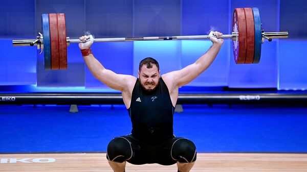 Тяжелоатлет Акоп Мкртчян во время выступления на чемпионате Европы по тяжелой атлетике в весовой категории до 96 кг (9 апреля 2021). Москвa - Sputnik Армения