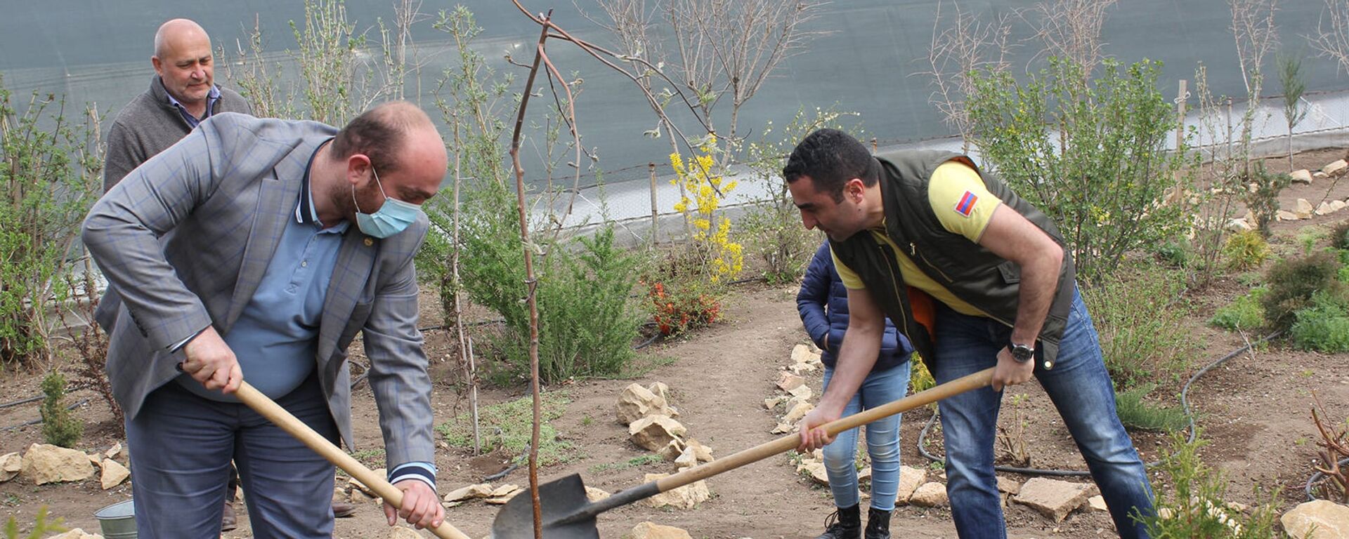 Министр окружающей среды Романос Петросян стартовал инициативу 10 миллионов деревьев (10 апреля 2021). Арагацотн - Sputnik Армения, 1920, 10.04.2021