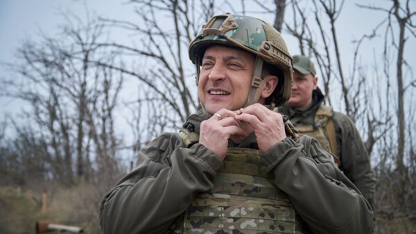 Президент Украины Владимир Зеленский посетил позиции вооруженных сил вблизи линии соприкосновения в Донбассе (9 апреля 2021). Украина - Sputnik Армения