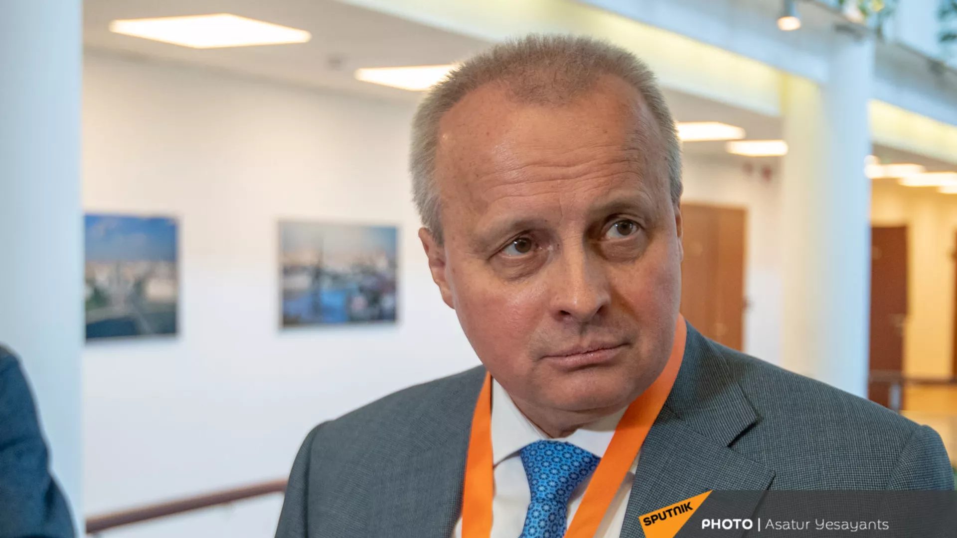 Брифинг Чрезвычайного и Полномочного посол России Сергея Копыркина во время празднования Дня Космонатики в Доме Москвы (12 апреля 2021). Еревaн