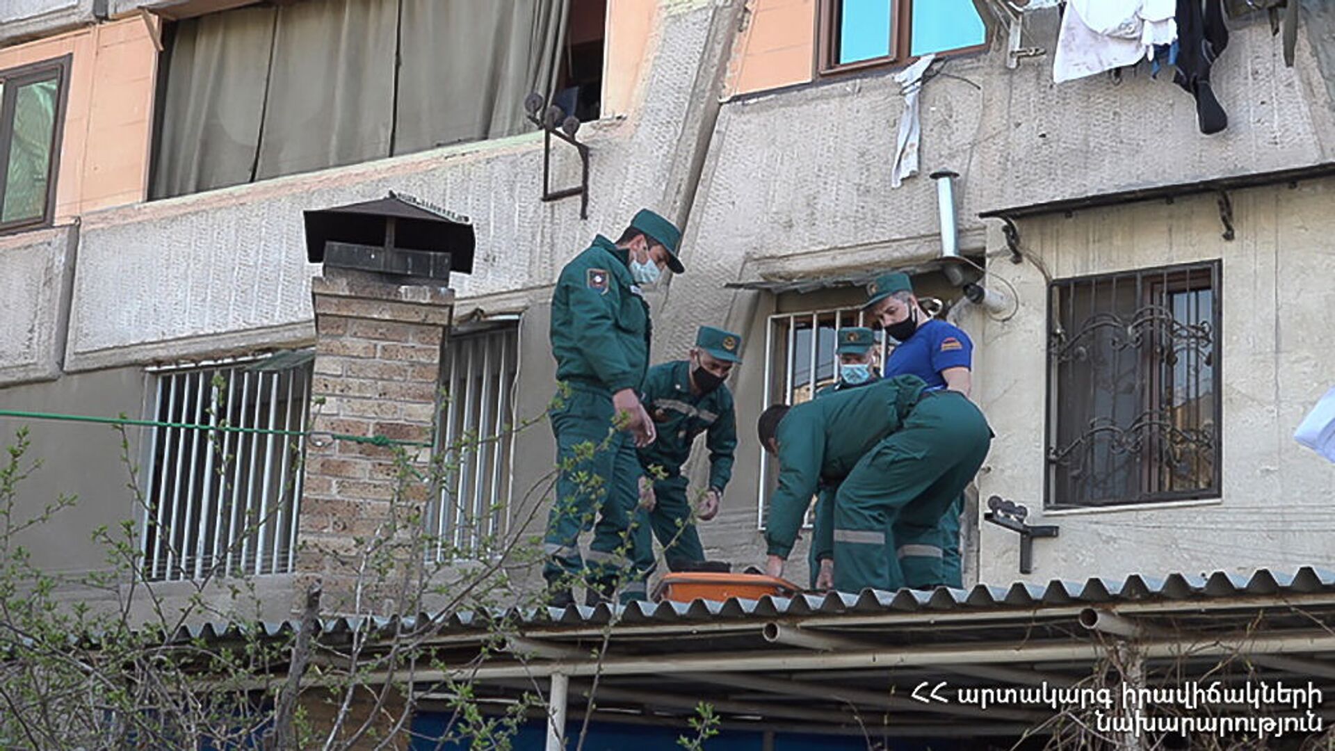 В Ереване мужчина упал с 4-го этажа многоквартирного дома - Sputnik Армения, 1920, 12.04.2021