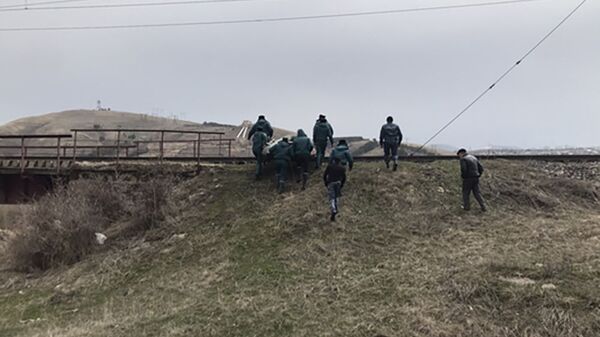 Сотрудники МЧС обнаружили тело (12 апреля 2021).  - Sputnik Армения