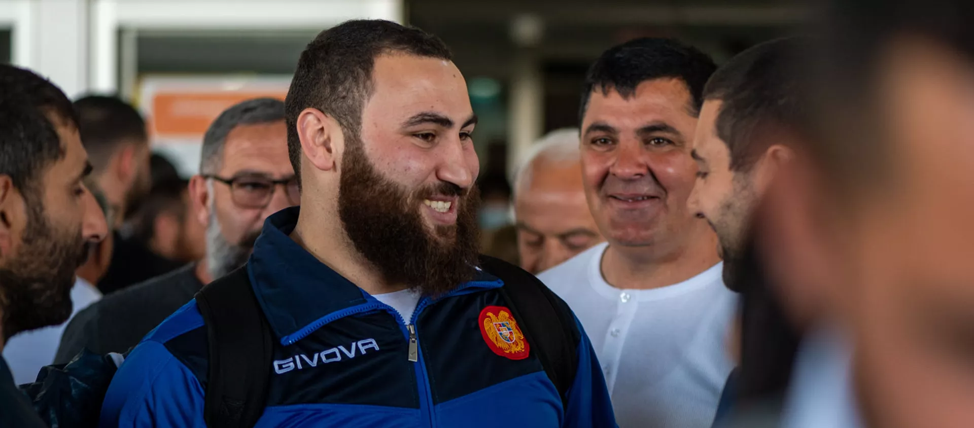 Завоевавший малое золото на Чемпионате Европы 2021 по тяжелой атлетике Симон Мартиросян в аэропорту Звартноц (12 апреля 2021). Еревaн - Sputnik Армения, 1920, 16.04.2021
