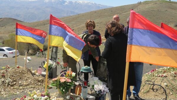 Могила погибшего в карабахской войне Давида Григоряна - Sputnik Արմենիա