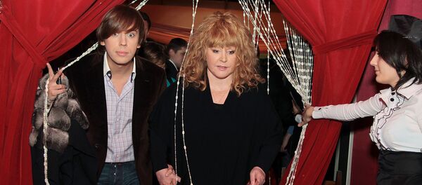 Алла Пугачева и Максим Галкин на премьере фильма Высоцкий. Спасибо, что живой (29 ноября 2011). Москвa - Sputnik Армения