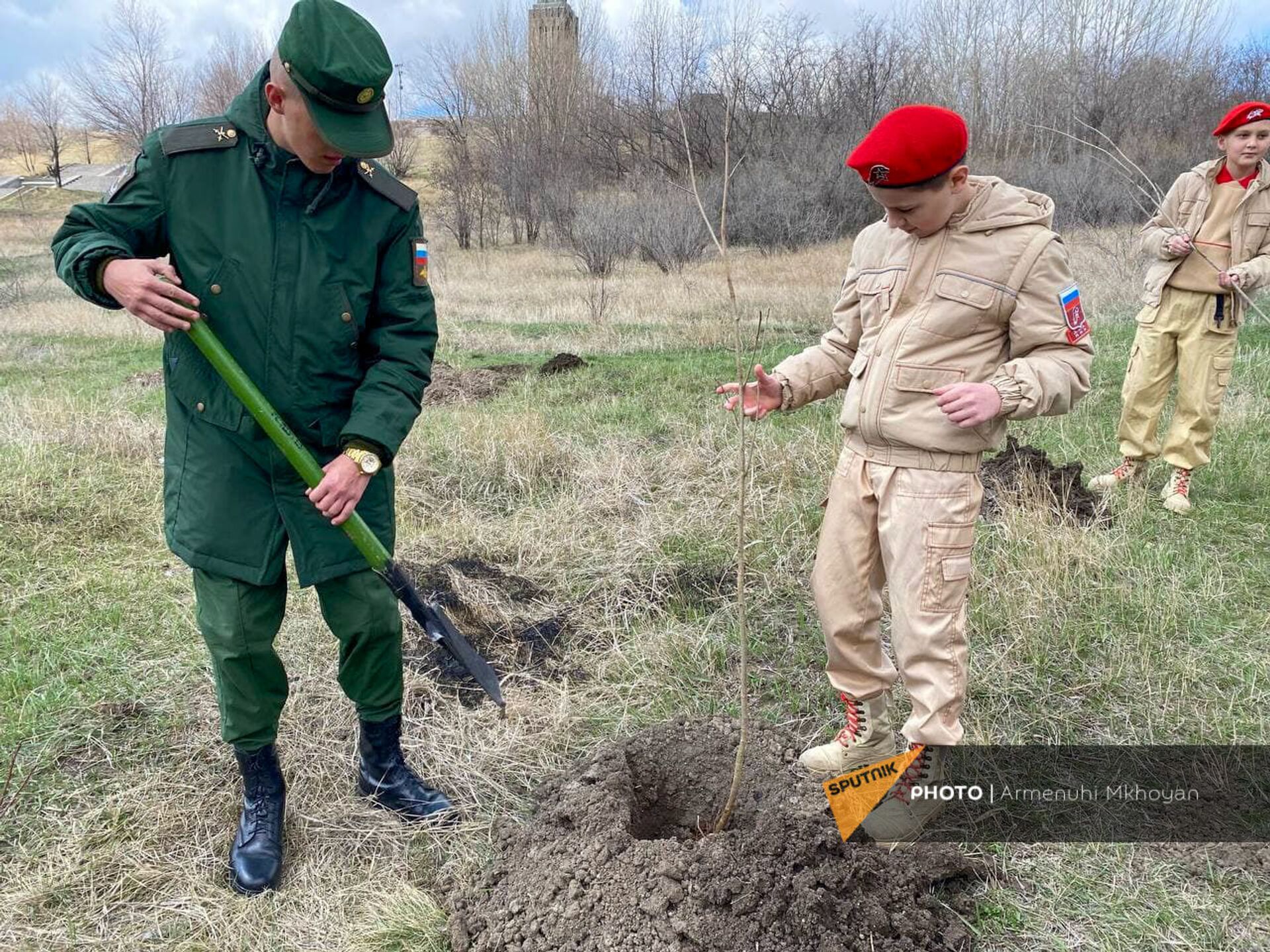 27 млн деревьев в память о каждом погибшем в ВОВ:  Гюмри и Ванадзор присоединились к акции - Sputnik Армения, 1920, 14.04.2021