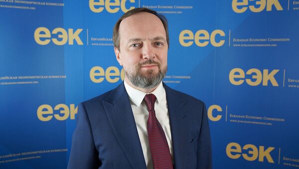 Директор департамента антимонопольного регулирования ЕЭК Алексей Сушкевич - Sputnik Армения