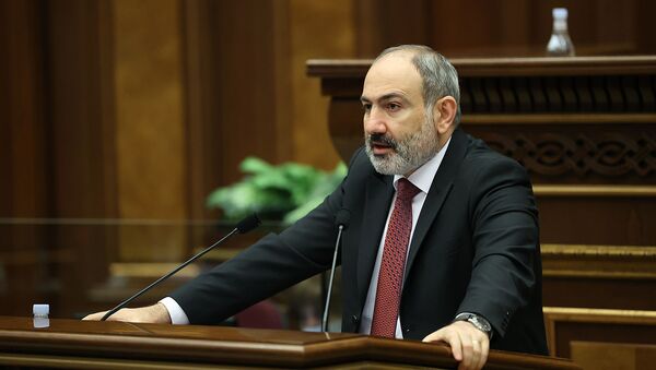Премьер-министр Никол Пашинян выступает в Парламенте с докладом о результатах проделанных работ 2020 (14 апреля 2021). Еревaн - Sputnik Армения