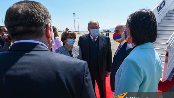 Президент Армении Армен Саркисян вместе с супругой Нуне Саркисян с официальным визитом прибыл в Грузию (15 апреля 2021). Тбилиси - Sputnik Արմենիա