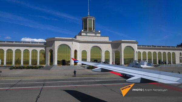 Аэропорт Тбилиси во время официального визита президента Армении Армена Саркисяна в Грузию (15 апреля 2021). Тбилиси - Sputnik Армения