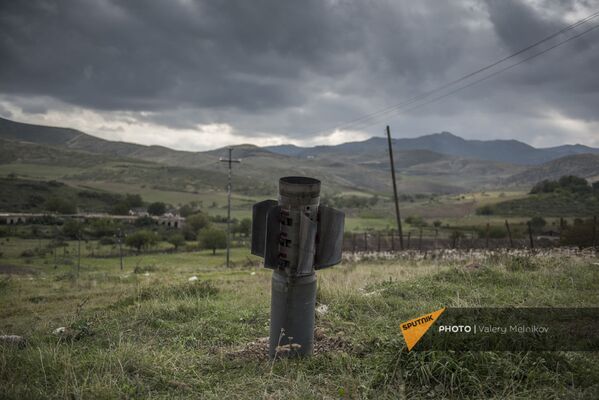 Часть ракеты после обстрела города Мартуни - Sputnik Армения