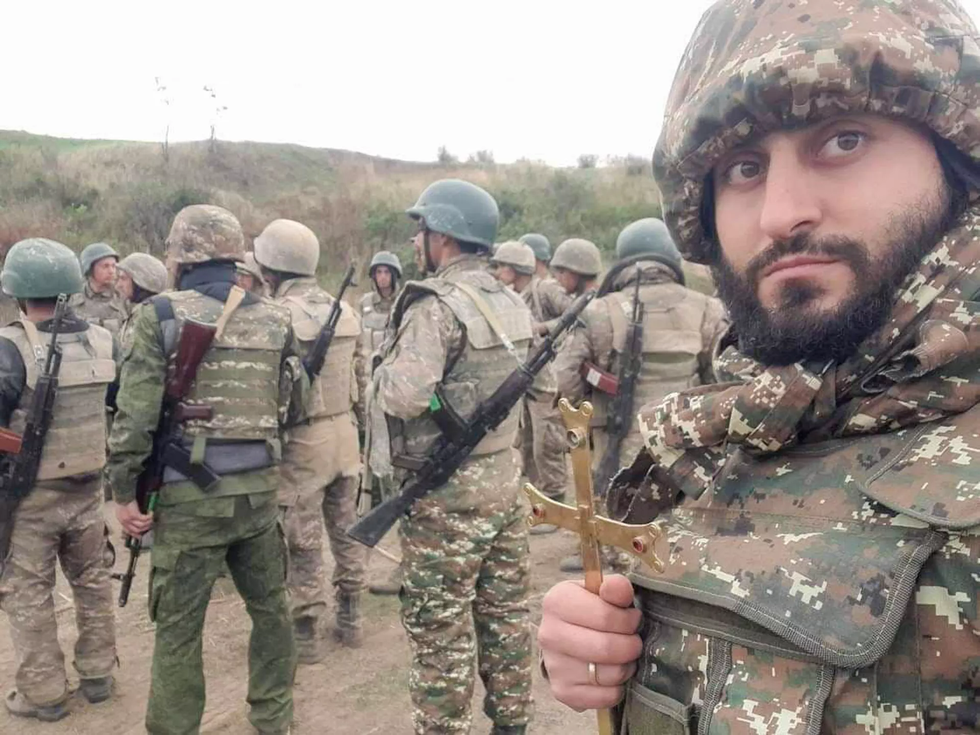 Вместо храма отправился на фронт: жизнь и смерть дьякона Нарека Петросяна Вместо храма отправился на фронт: жизнь и смерть дьякона Нарека Петросяна - Sputnik Армения, 1920, 16.04.2021