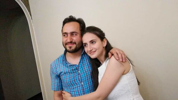 Дьякон Нарек Петросян с супругой Мариам Бзнуни - Sputnik Армения