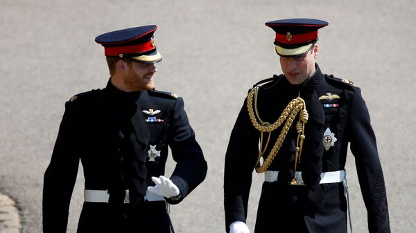 Британский принц Гарри и шафер принц Уильям прибывают на свадебную церемонию в часовню Святого Георгия в Виндзорском замке (19 мая 2018). Виндзор - Sputnik Армения