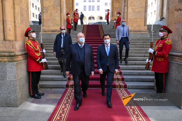 Встреча президента Армении Армена Саркисяна со спикером парламента Грузии Арчилом Талаквадзе (16 апреля 2021 год). Тбилиси - Sputnik Армения