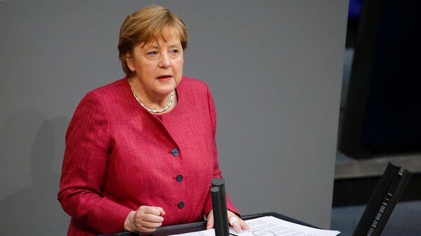 Канцлер Германии Ангела Меркель выступает на заседании бундестага нижней палаты парламента, посвященном мерам по борьбе с коронавирусом (16 апреля 2021). Берлин - Sputnik Армения