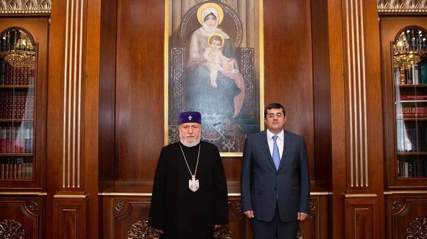 Встреча Католикоса Гарегина Второго с президентом Карабаха Араиком Арутюняном (17 апреля 2021). Эчмиадзин - Sputnik Արմենիա