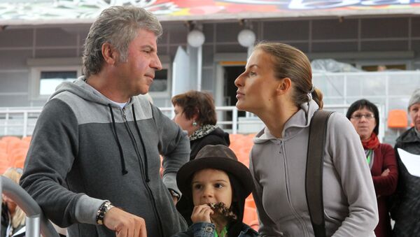 Певец Сосо Павлиашвили с женой Ириной и дочерью Лизой - Sputnik Արմենիա