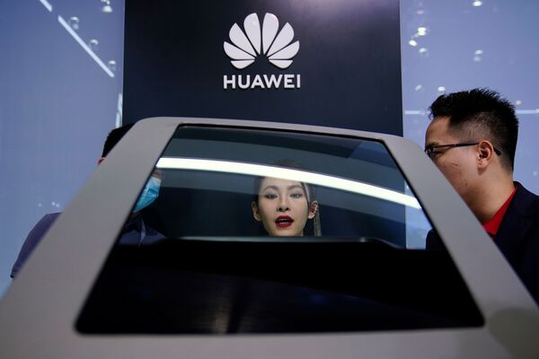 Стенд компании Huawei на международной автомобильной выставке в Шанхае  - Sputnik Армения