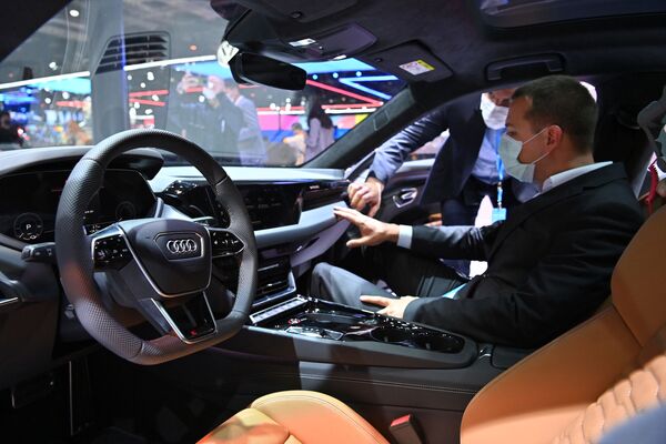 Автомобиль Audi RS e-tron GT на международной автомобильной выставке в Шанхае  - Sputnik Армения