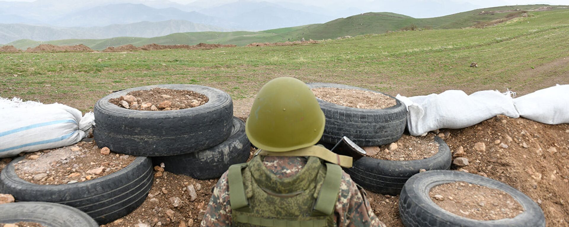 Армянский военнослужащий на армяно-азербайджанской границе - Sputnik Армения, 1920, 28.07.2021
