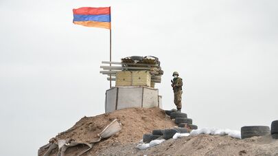 Армянский военнослужащий на армяно-азербайджанской границе
