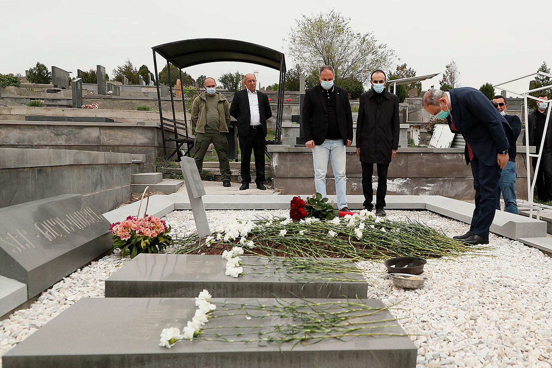 Никол Пашинян посетил могилу легендарного Командоса - Sputnik Армения, 1920, 20.04.2021