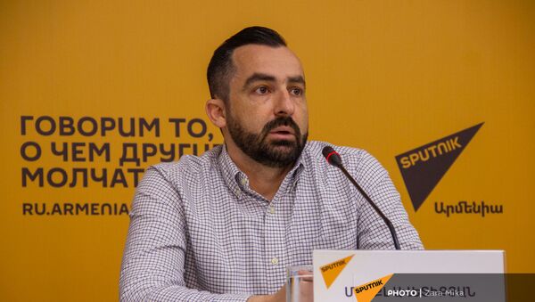 Пресс-конференция с участием эксперта из Канады Майкла Аветикяна в мультимедийном пресс-центре Sputnik Армения (21 апреля 2021). Еревaн - Sputnik Արմենիա