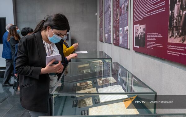 Посетители в музее Геноцида армян - Sputnik Армения