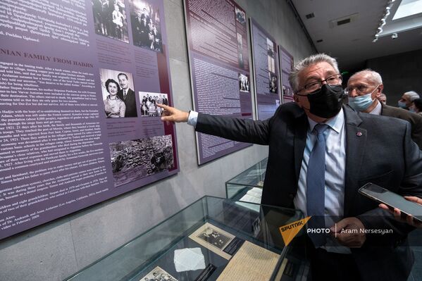Потомок пережившего геноцид, Армен Арсланян, в музее Геноцида армян - Sputnik Армения